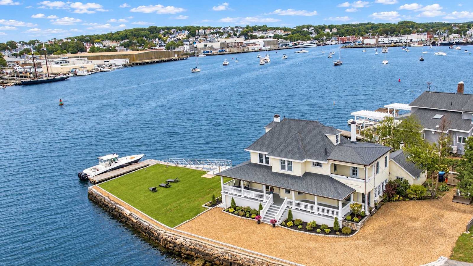 Stay at the Harbor